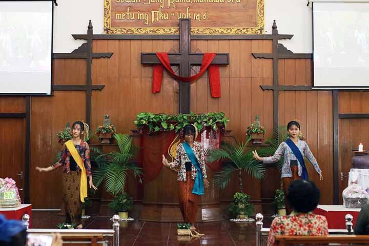 galeri, Riyaya Unduh-Unduh Tahun 2024 di GKJ Induk, gereja kristen jawa, gkj, gkj baki, gereja kristen jawa baki, baki, sukoharjo, gkj klasis sukoharjo, klasis sukoharjo, klasis, sinode gkj, sinode 
